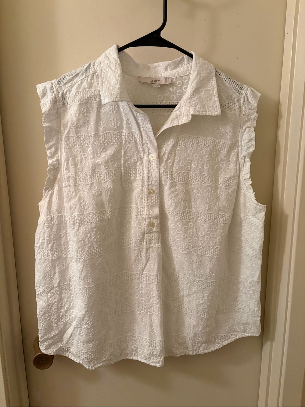 LOFT White Eyelet Collared Sleeveless Button-Up Blouse